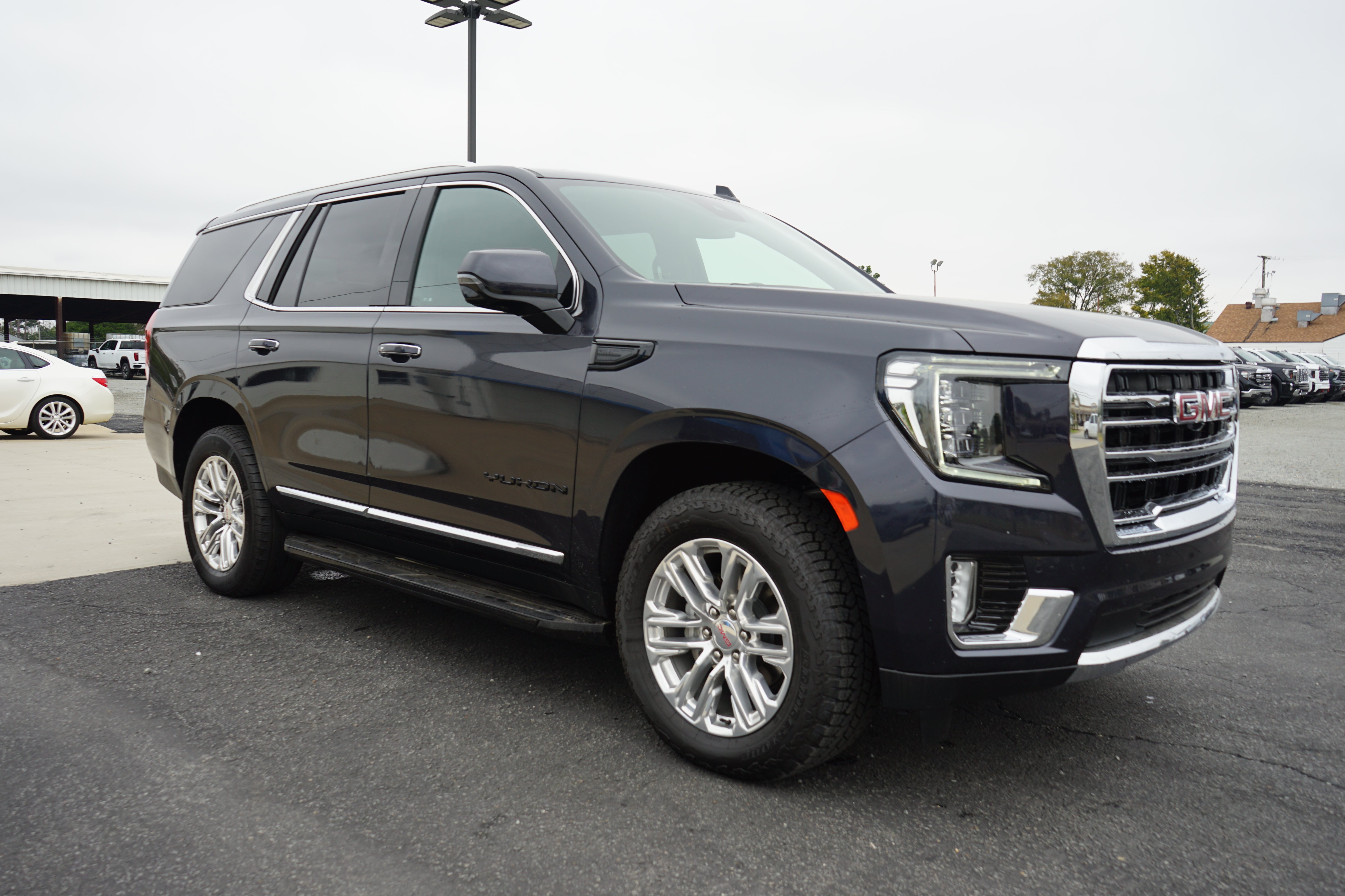 2023 GMC Yukon SLT