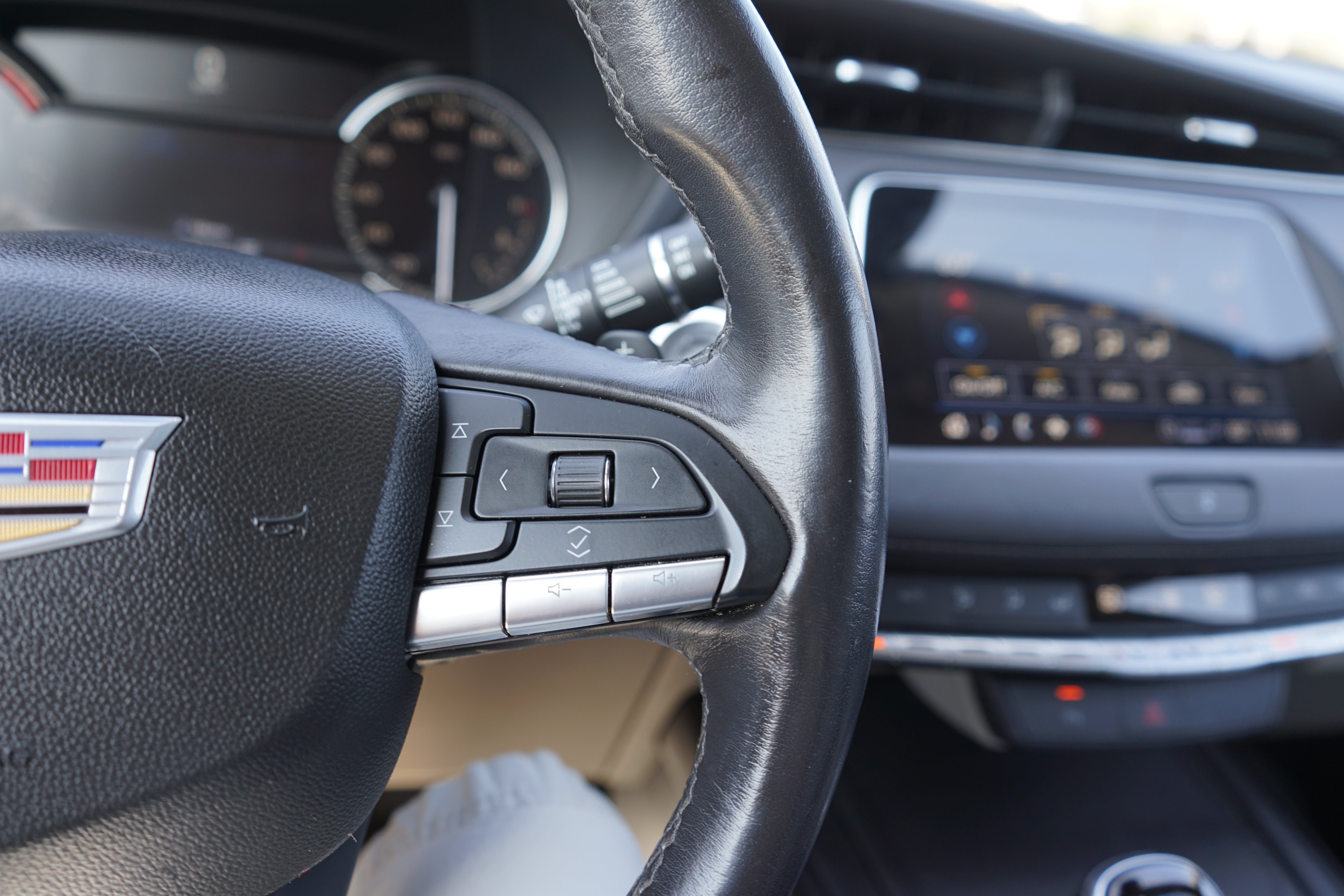 2022 Cadillac XT4 Premium Luxury