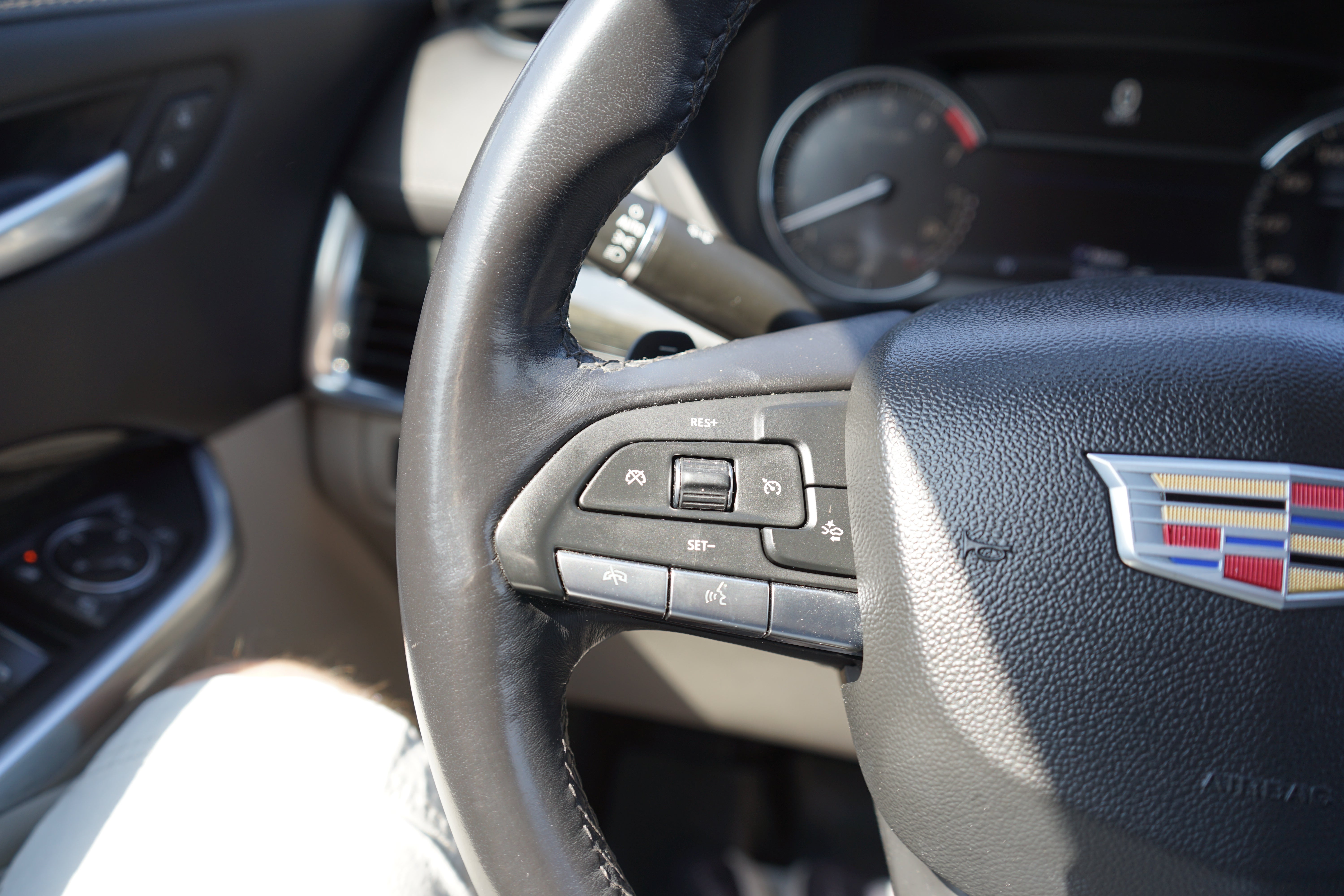 2022 Cadillac XT4 Premium Luxury