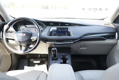 2022 Cadillac XT4 Premium Luxury