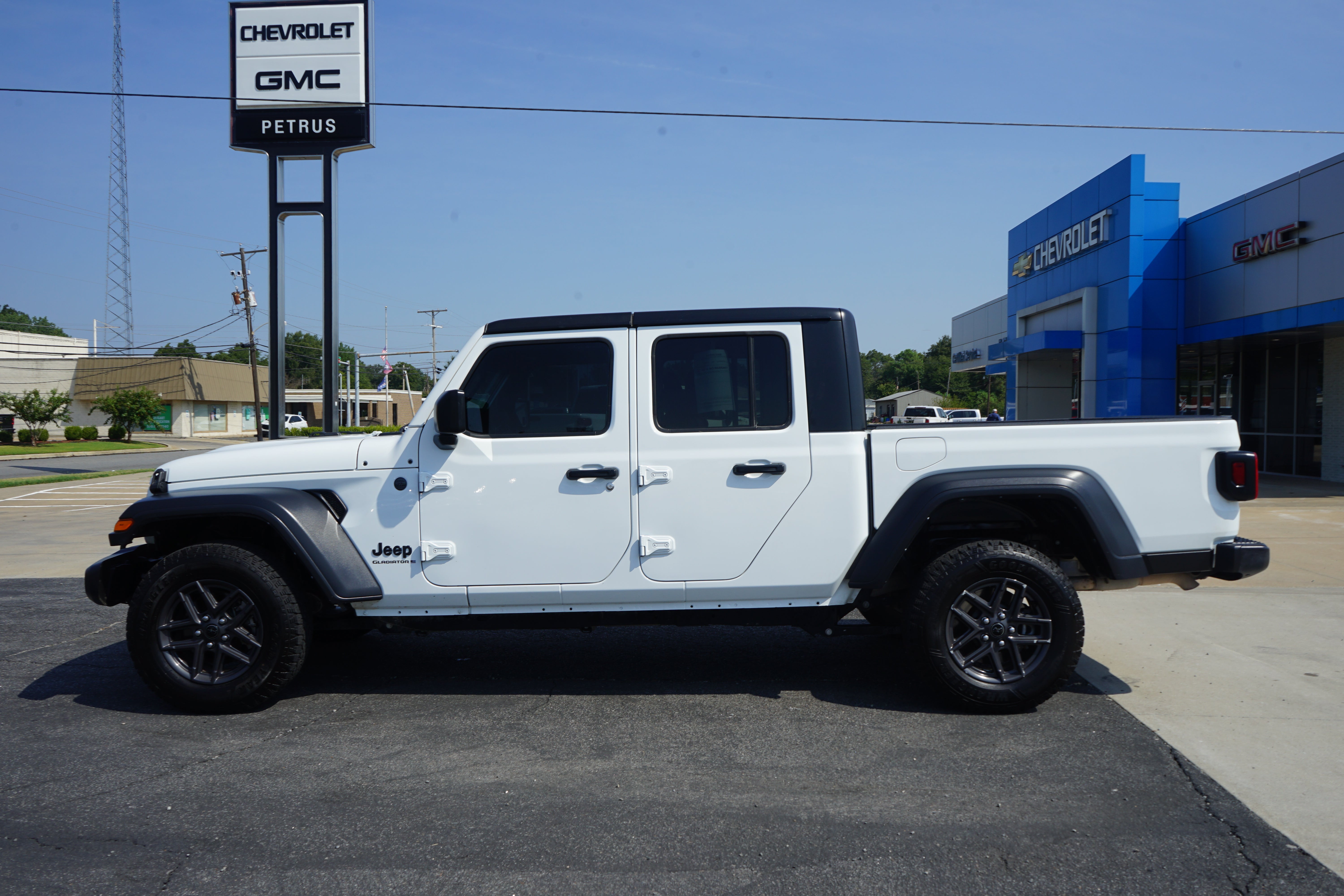 Used 2025 Jeep Gladiator Sport S with VIN 1C6PJTAG0SL508082 for sale in Little Rock