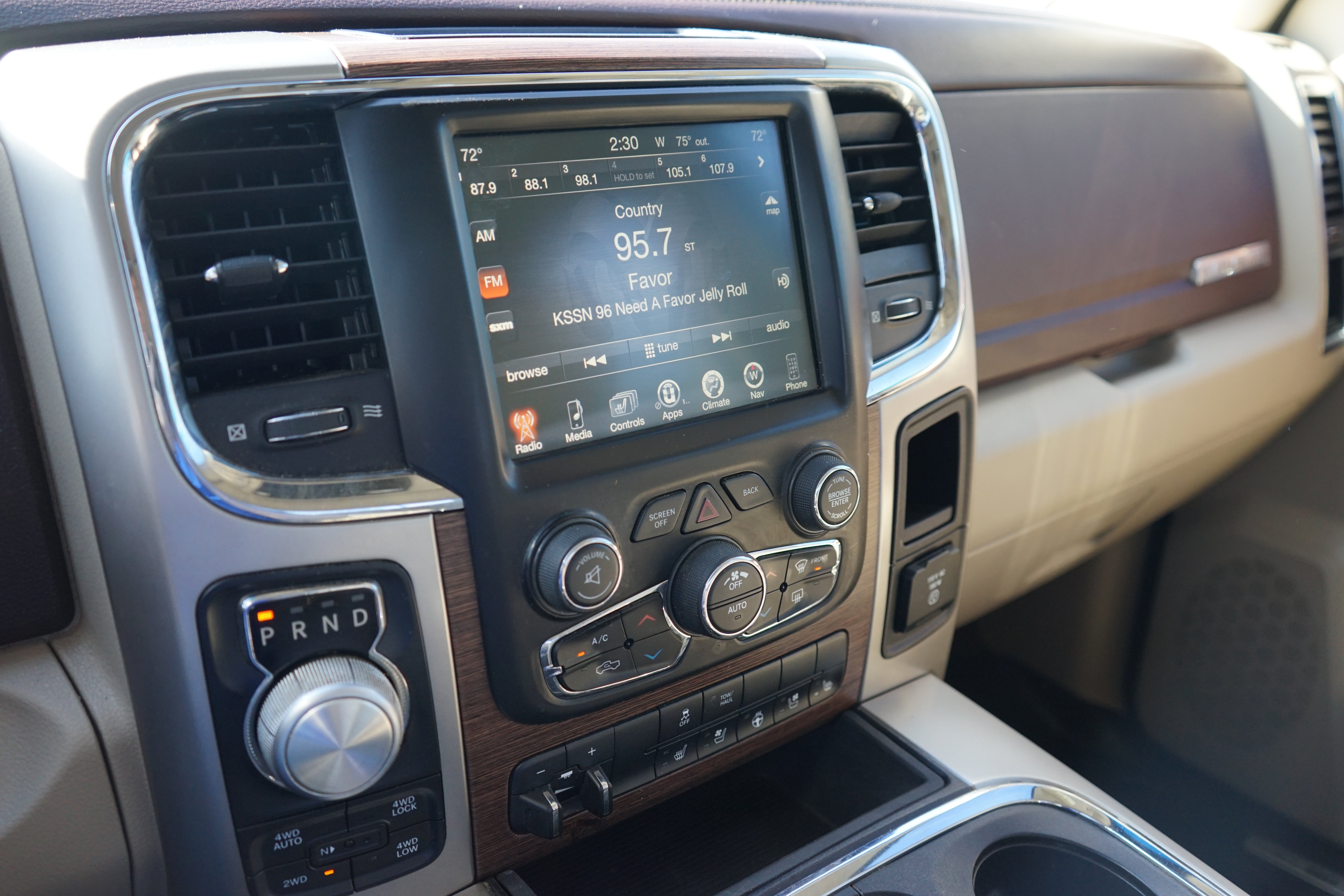 2017 RAM 1500 LARAM Base