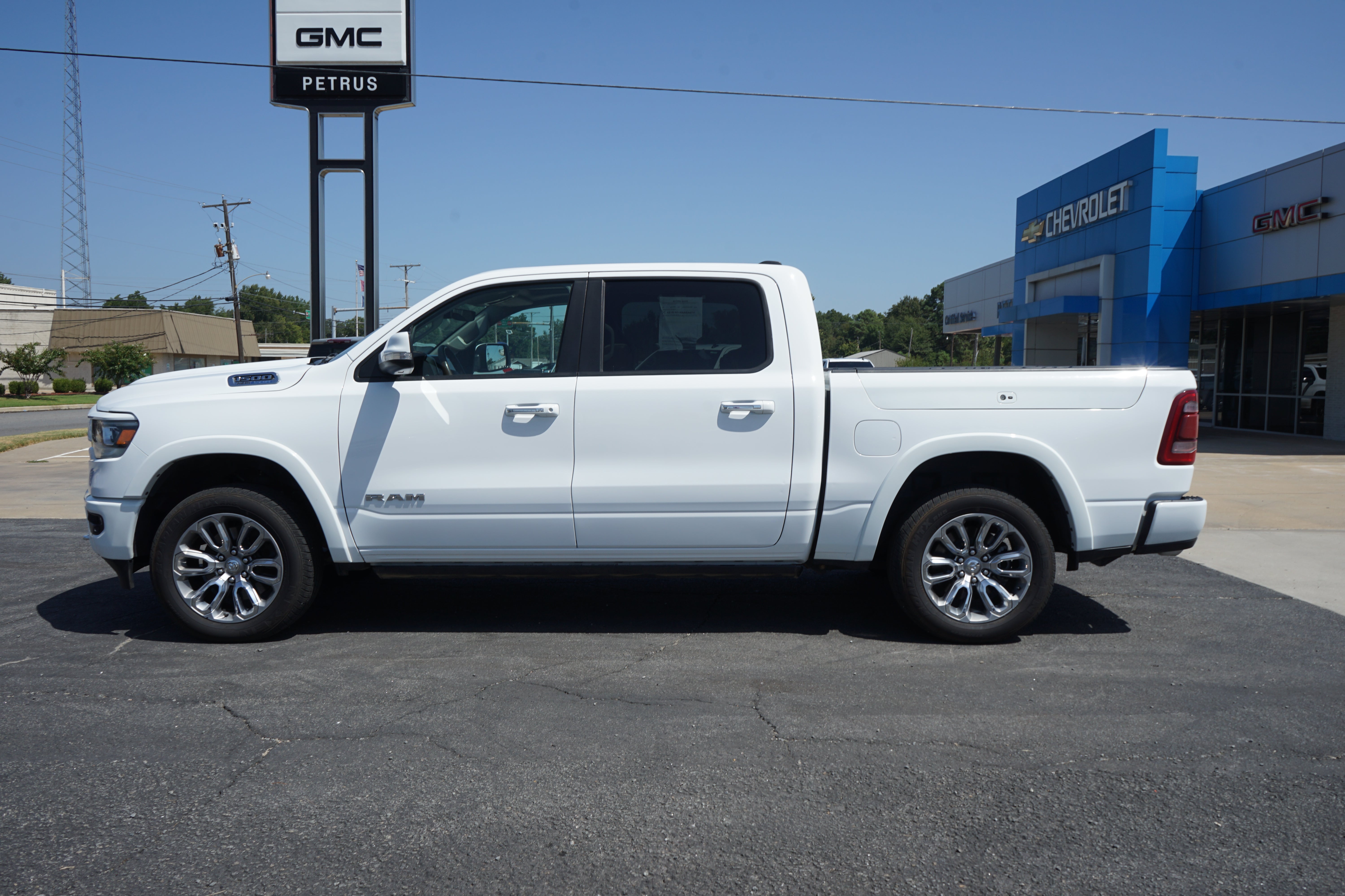Used 2022 RAM Ram 1500 Pickup Laramie with VIN 1C6SRFJTXNN132520 for sale in Little Rock