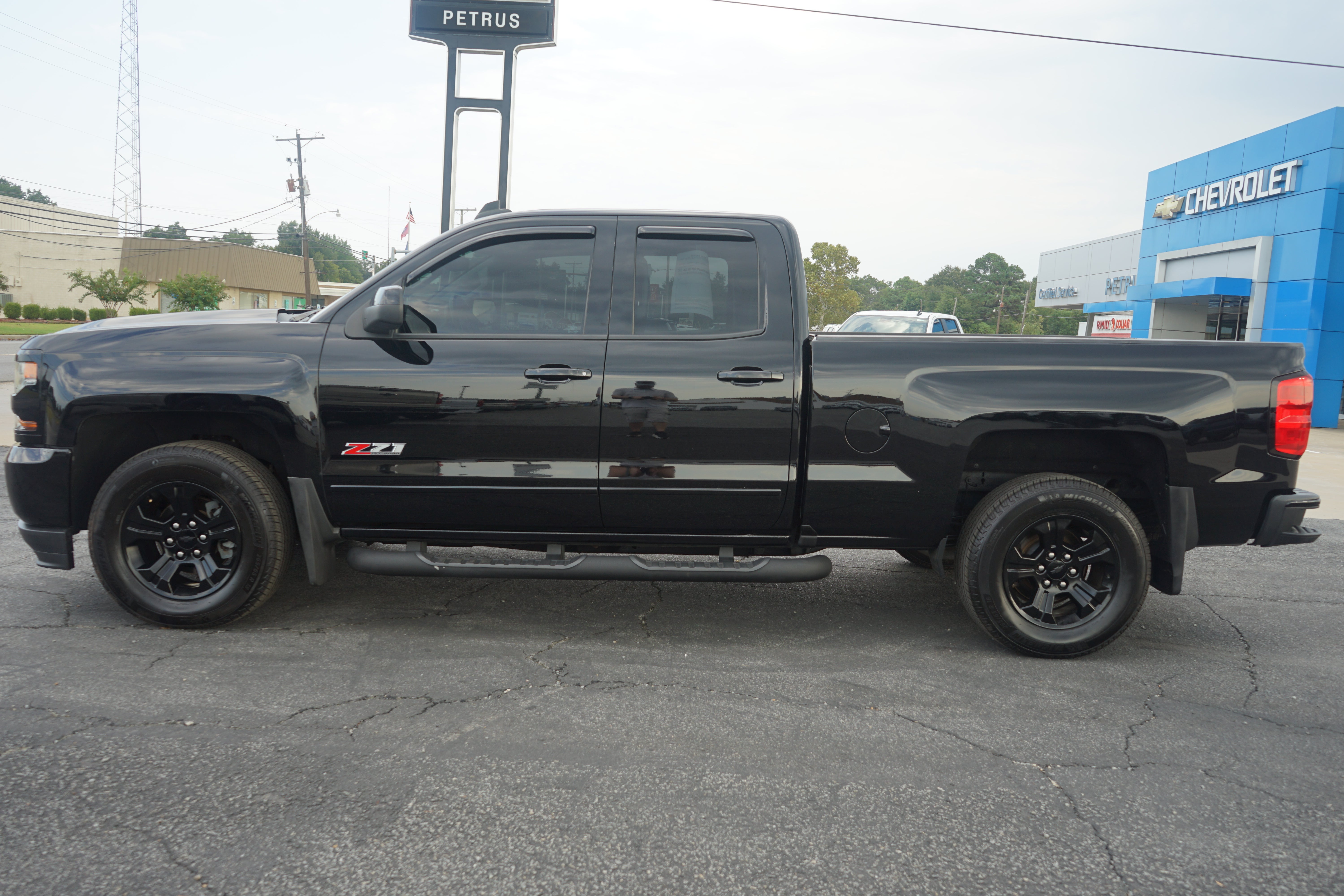 Used 2018 Chevrolet Silverado 1500 LT with VIN 1GCVKREC9JZ239955 for sale in Little Rock