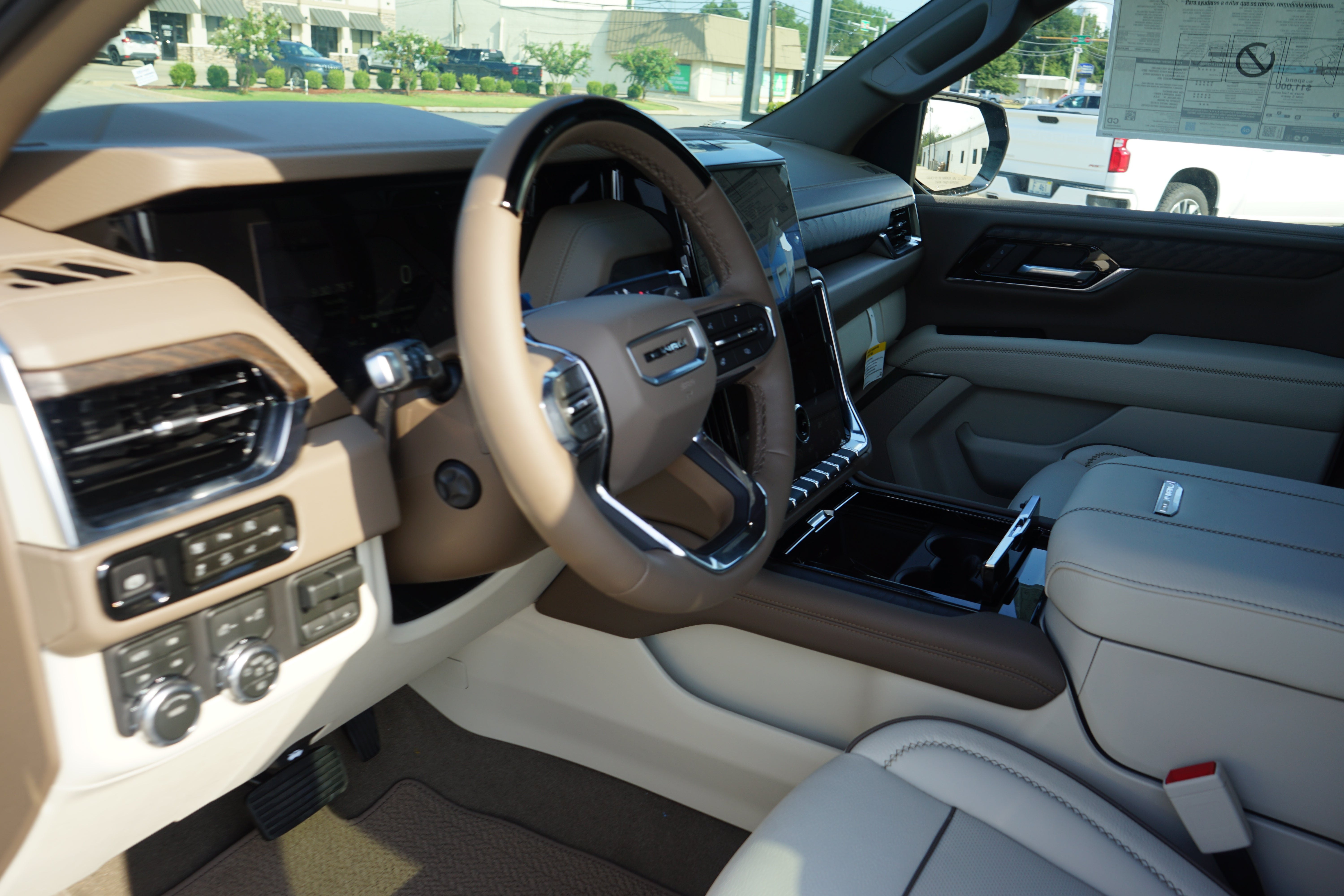 2026 GMC Yukon Denali - Photo 10