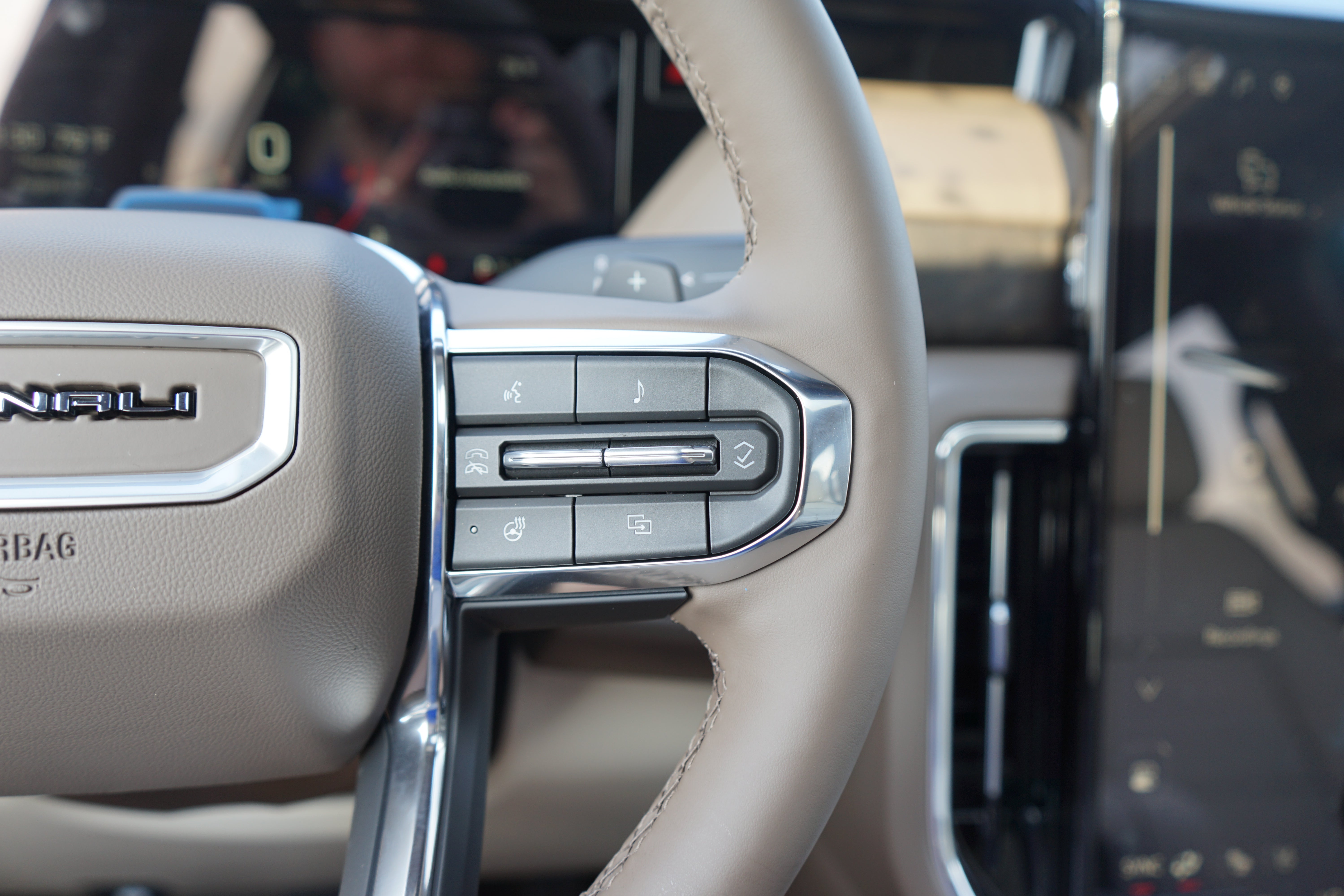 2026 GMC Yukon Denali - Photo 12