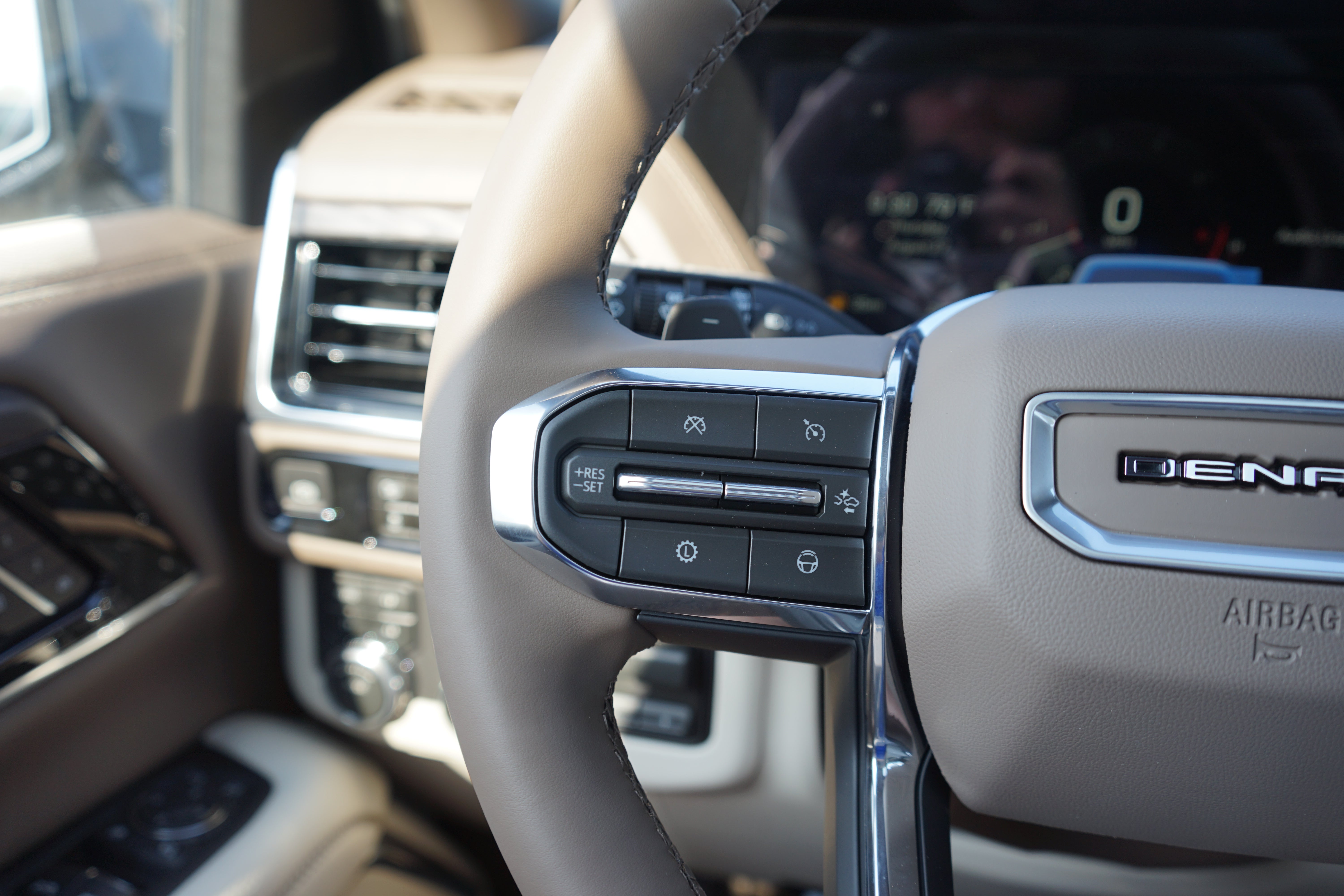 2026 GMC Yukon Denali - Photo 13
