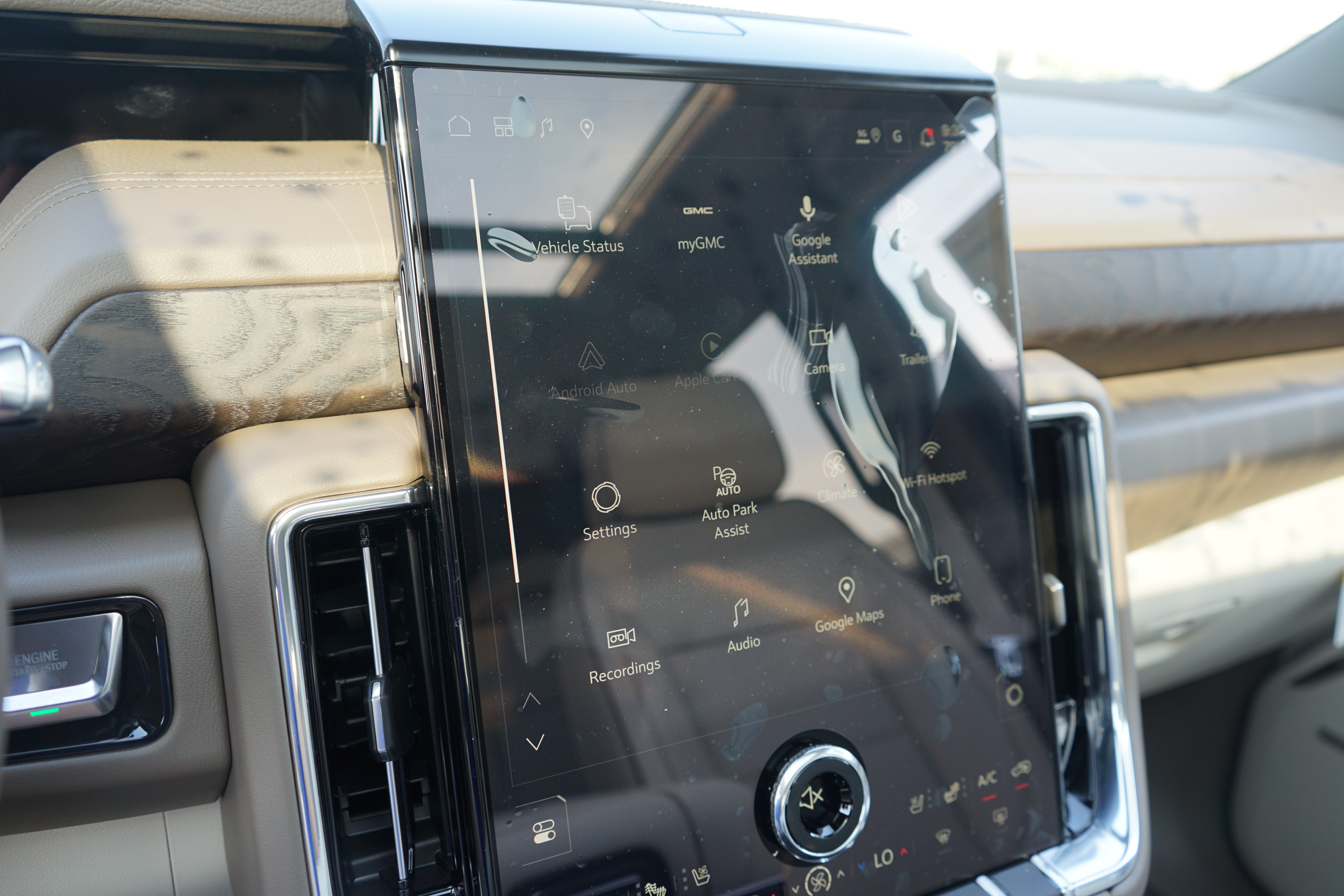 2026 GMC Yukon Denali - Photo 14