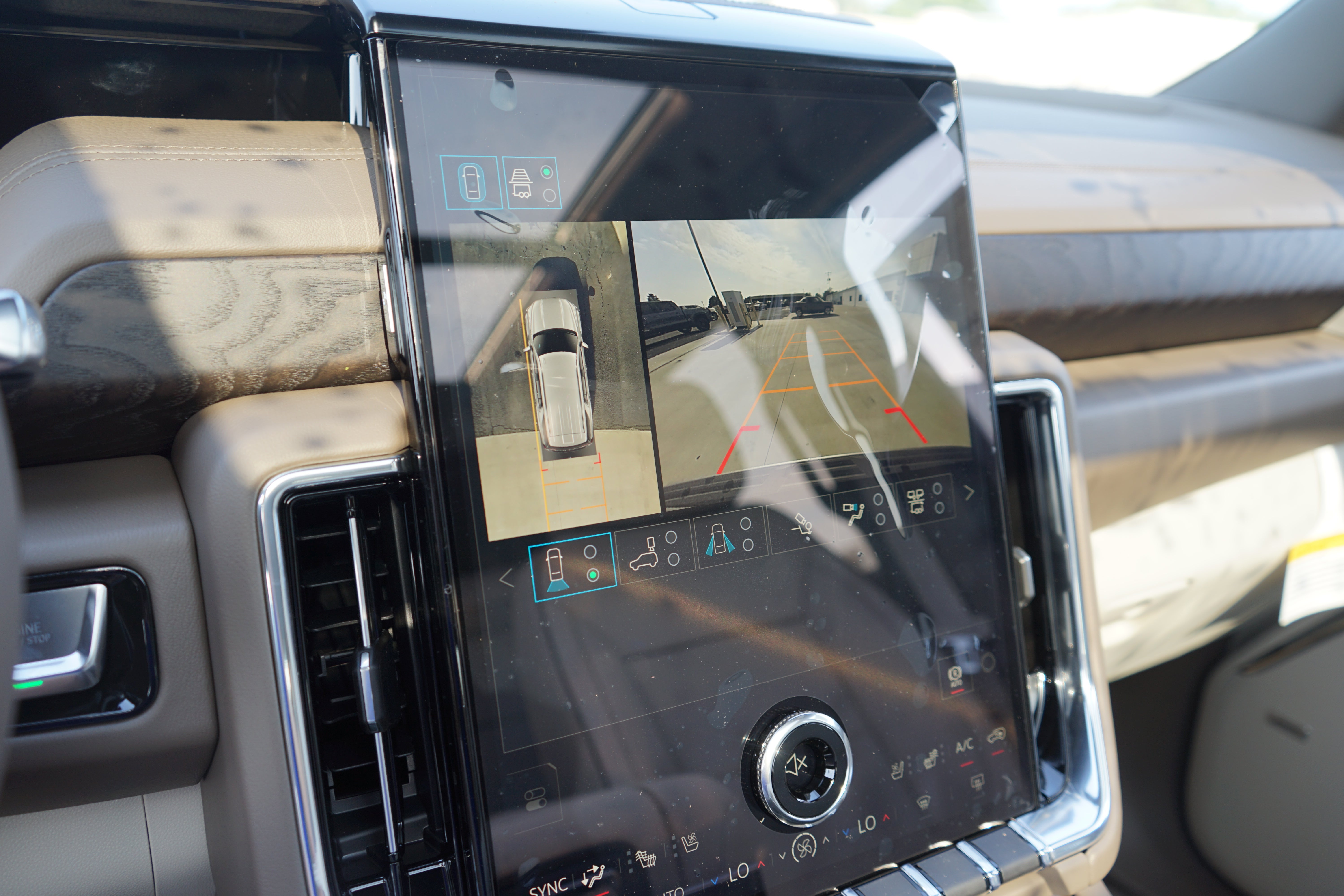 2026 GMC Yukon Denali - Photo 15