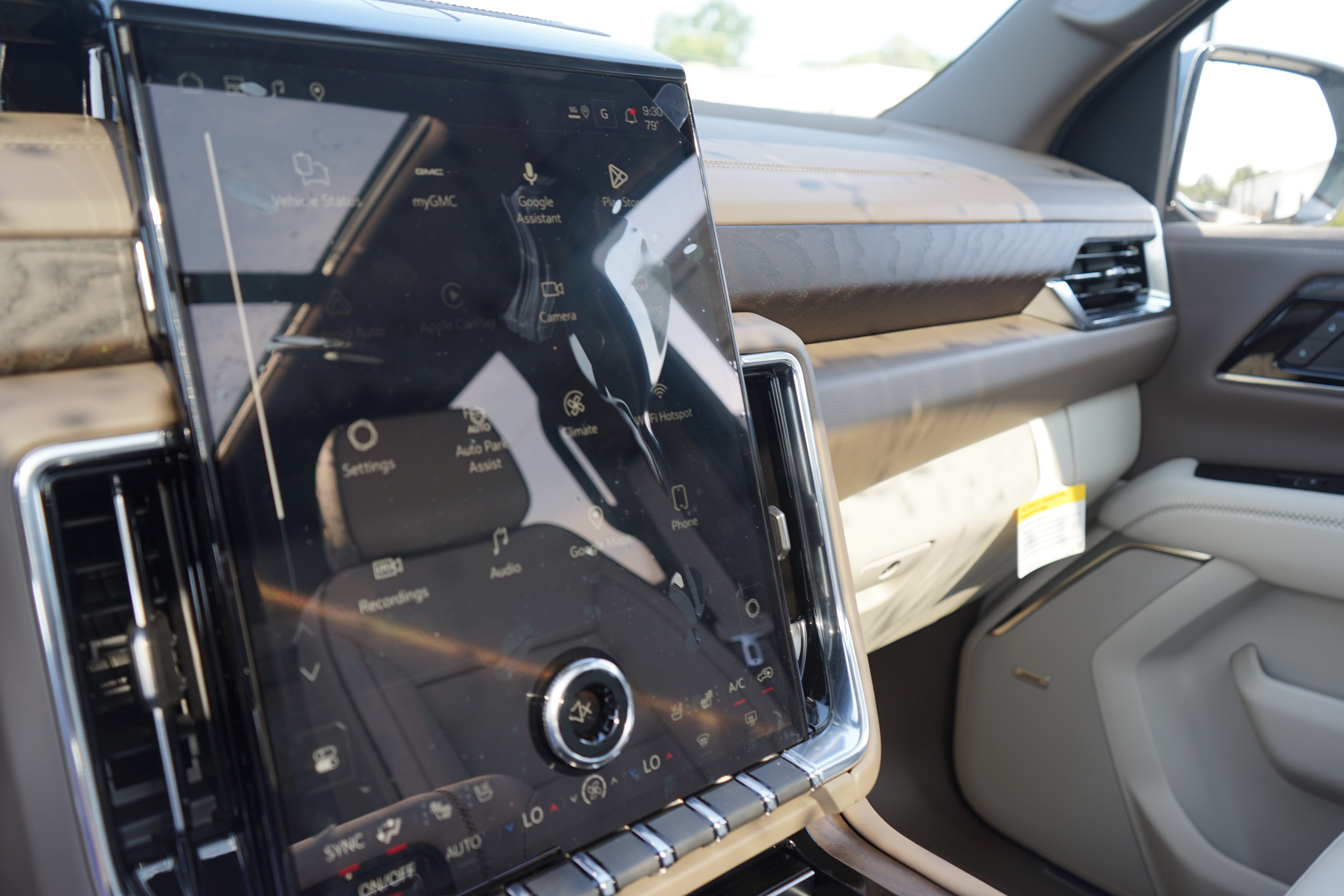 2026 GMC Yukon Denali - Photo 17
