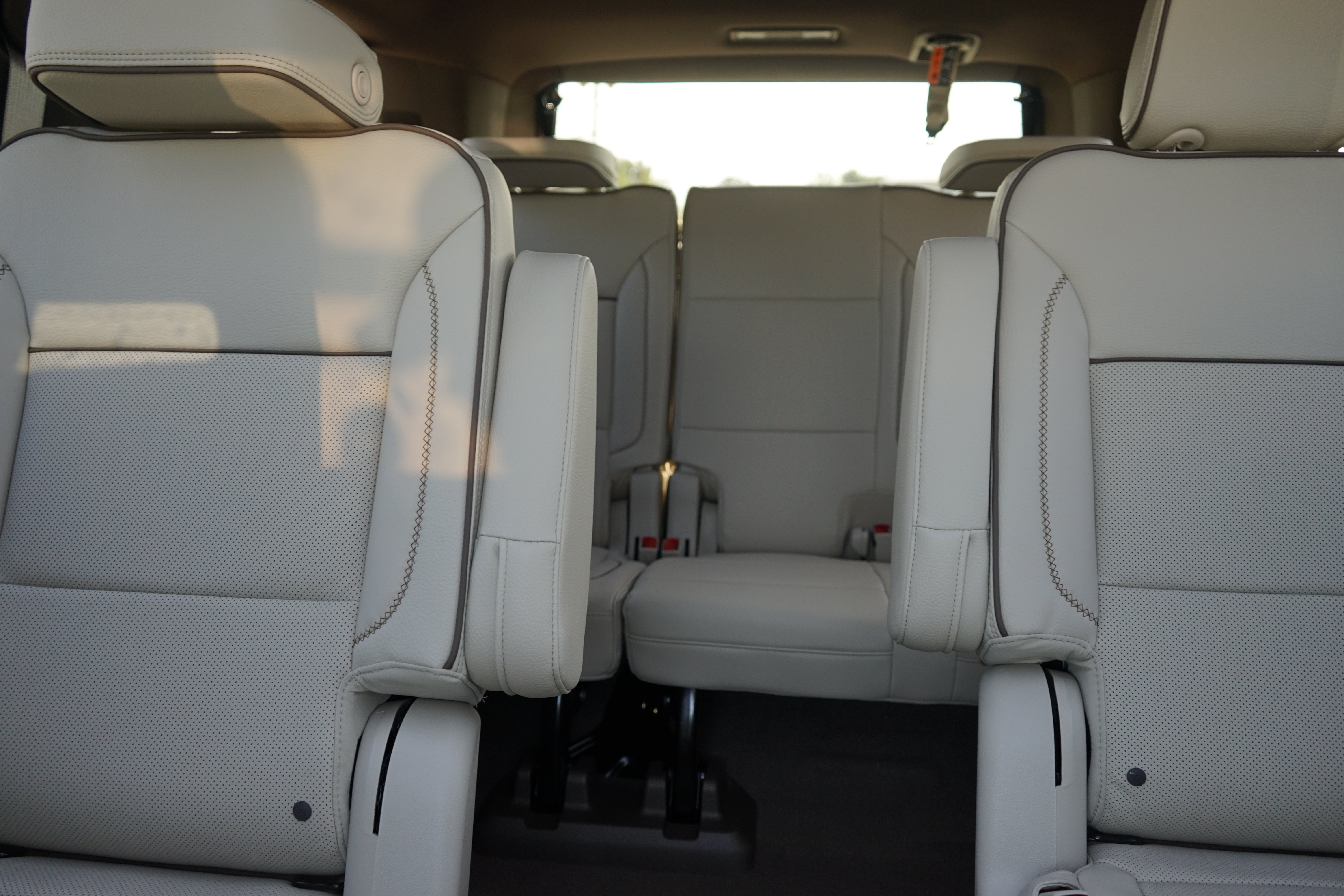 2026 GMC Yukon Denali - Photo 18