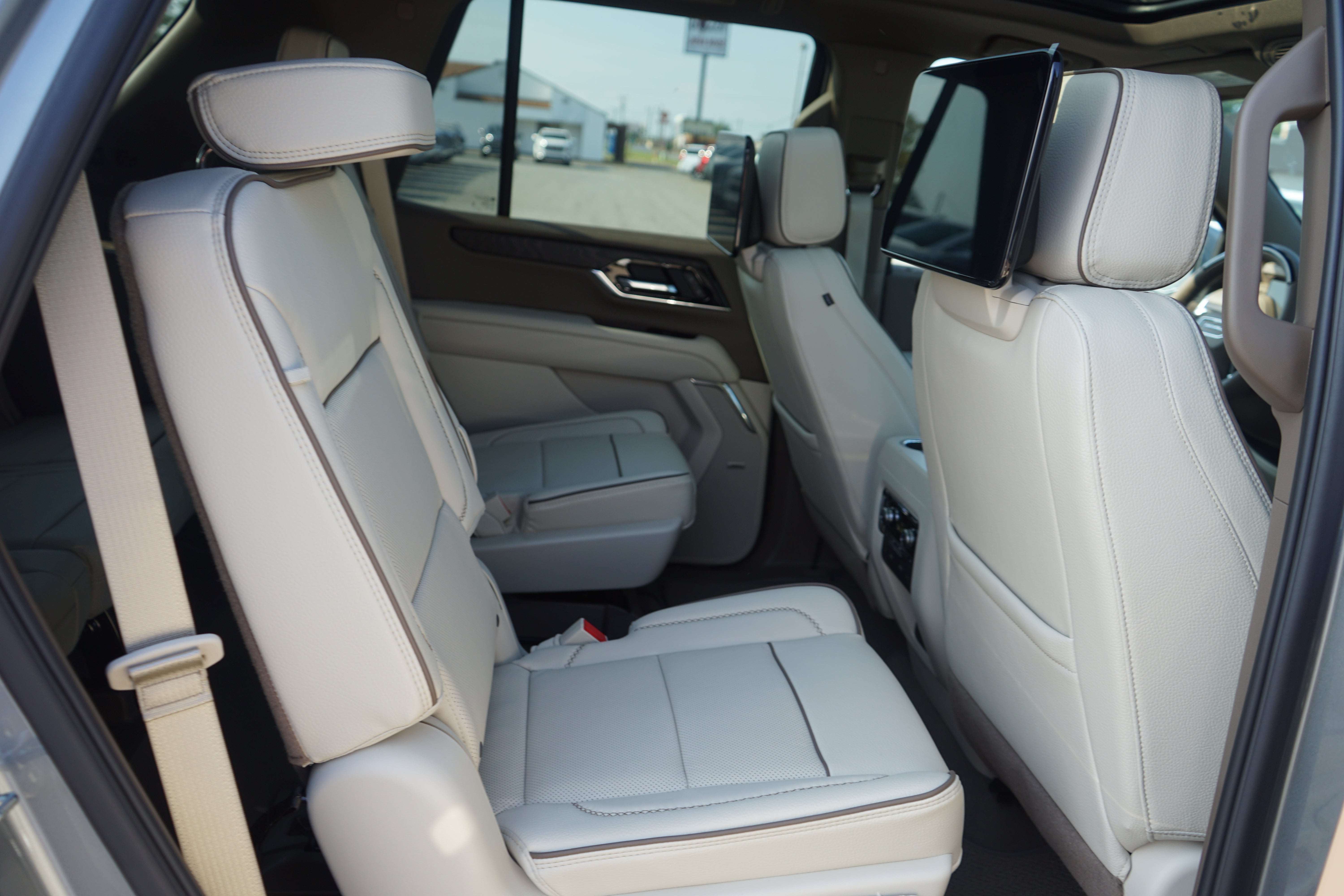 2026 GMC Yukon Denali - Photo 22