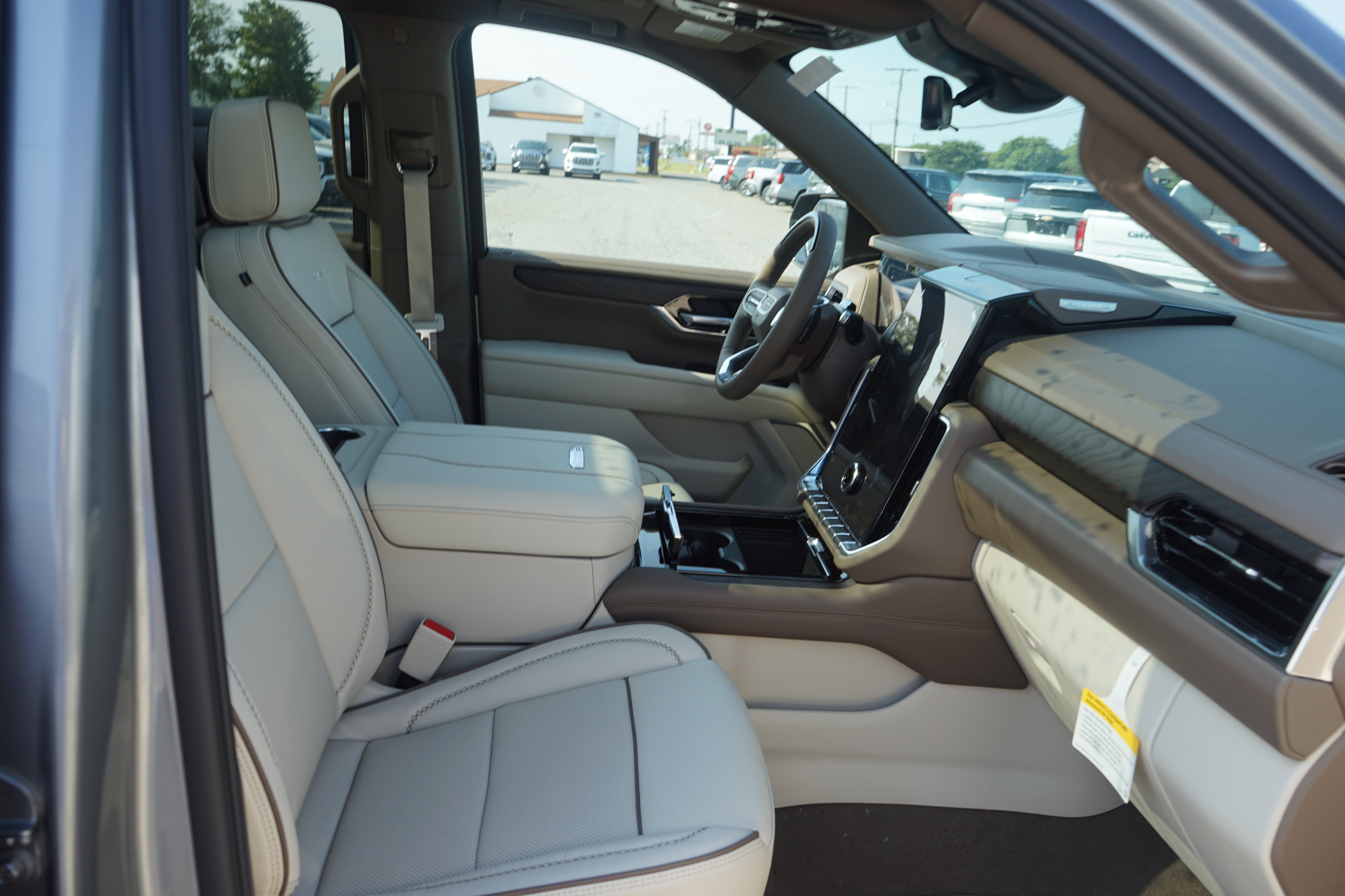 2026 GMC Yukon Denali - Photo 23