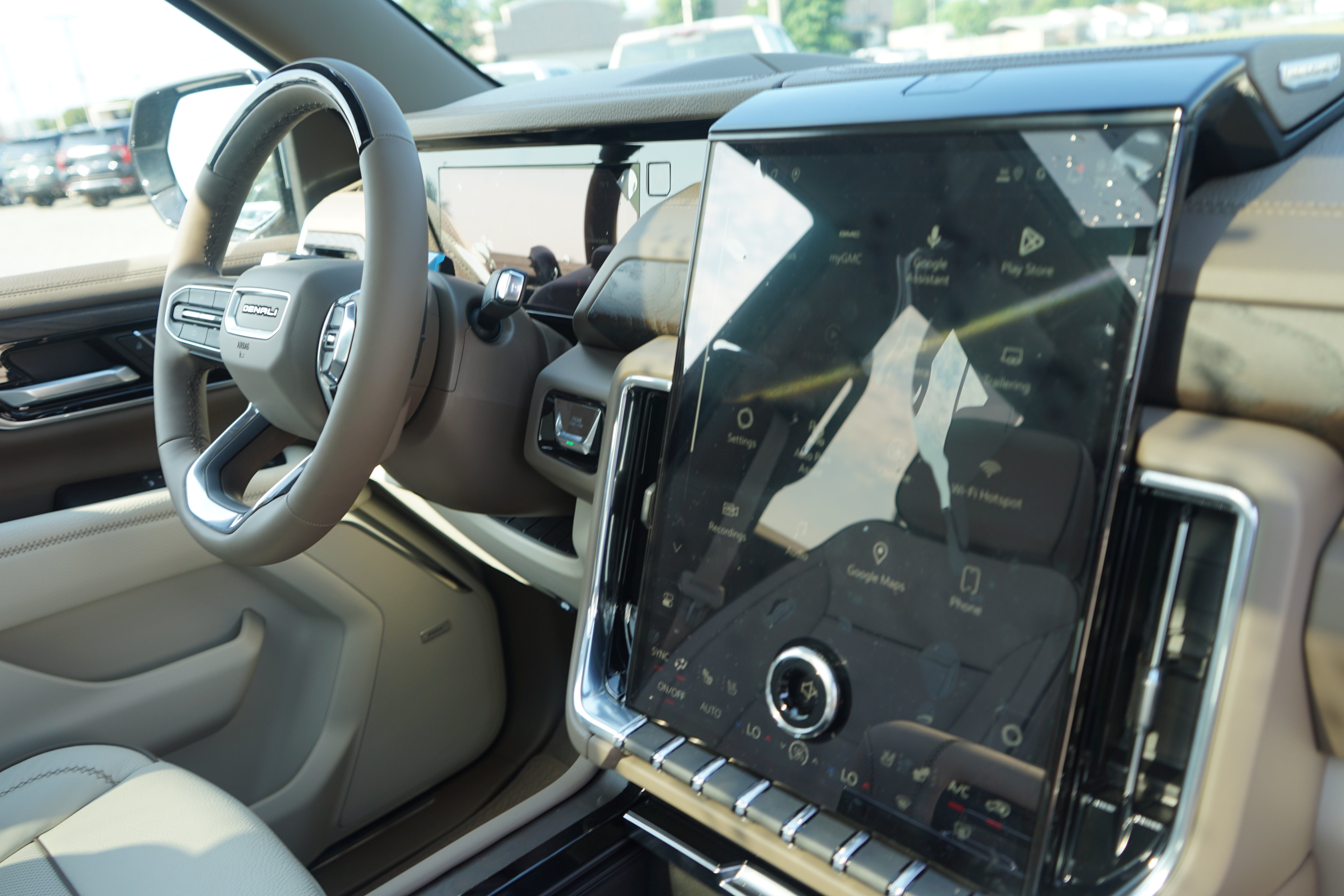 2026 GMC Yukon Denali - Photo 25