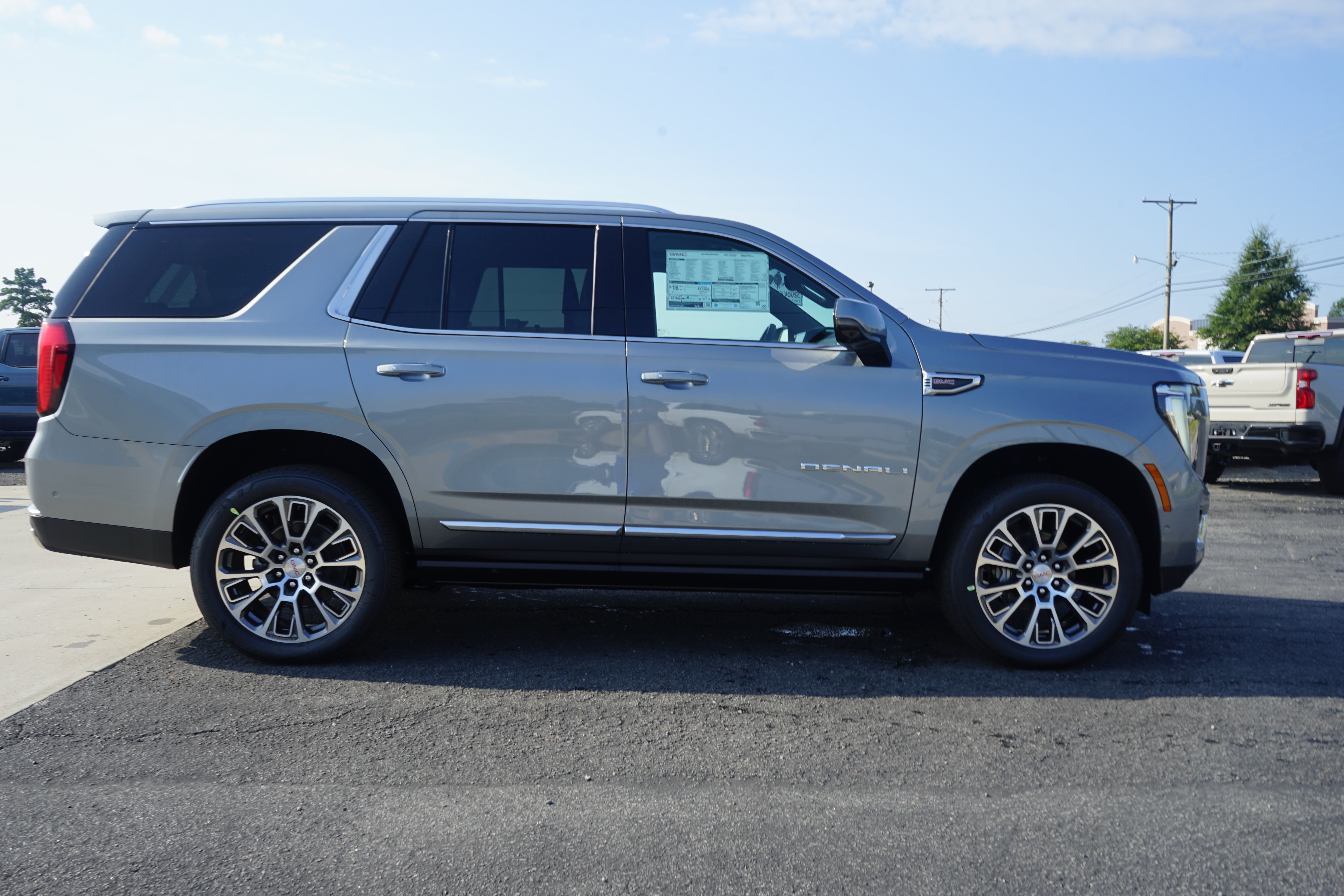 2026 GMC Yukon Denali - Photo 6
