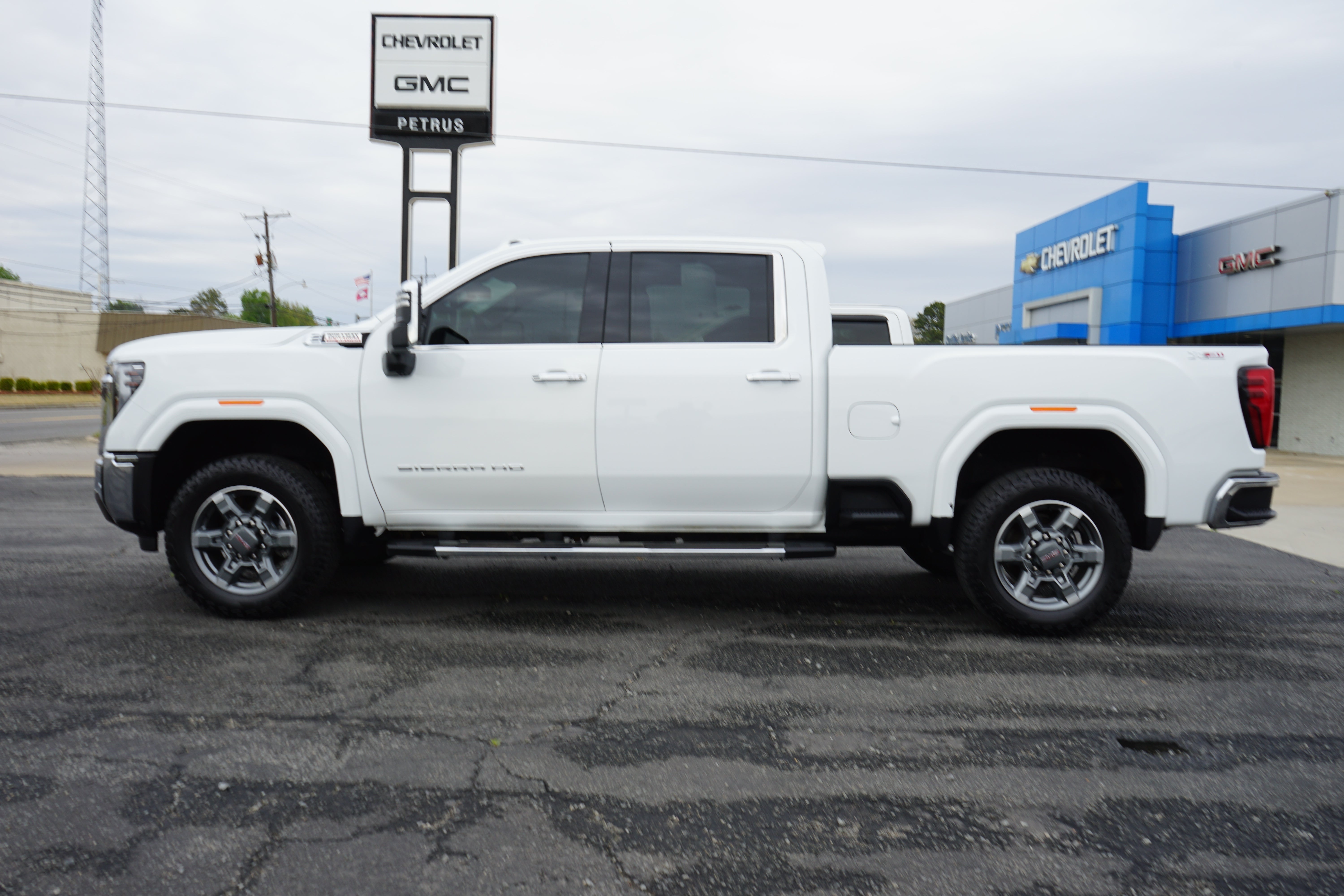 Used 2025 GMC Sierra 2500HD SLT with VIN 1GT4UNEY2SF154310 for sale in Little Rock