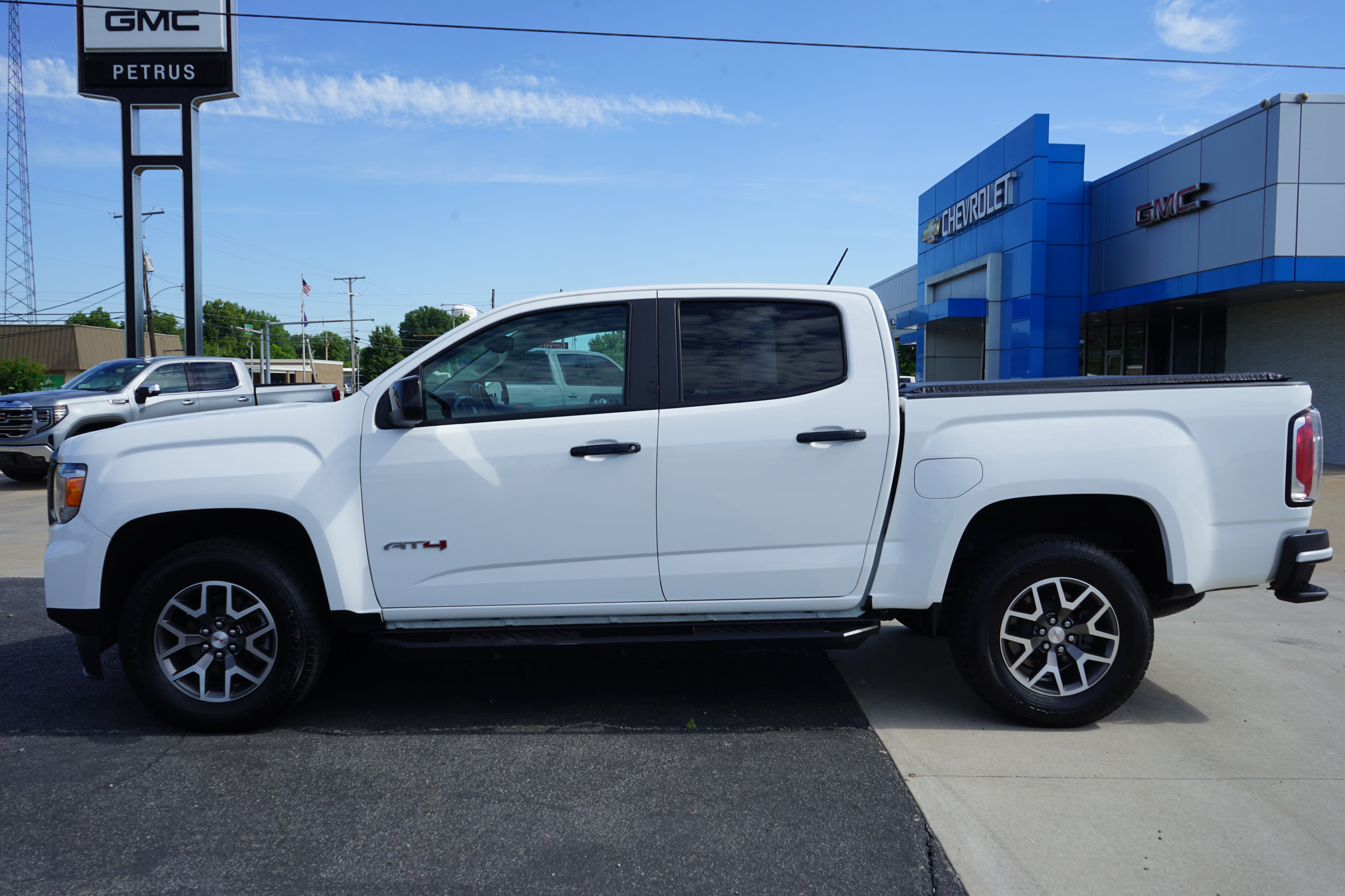 Used 2022 GMC Canyon AT4 with VIN 1GTG6FEN4N1116923 for sale in Little Rock