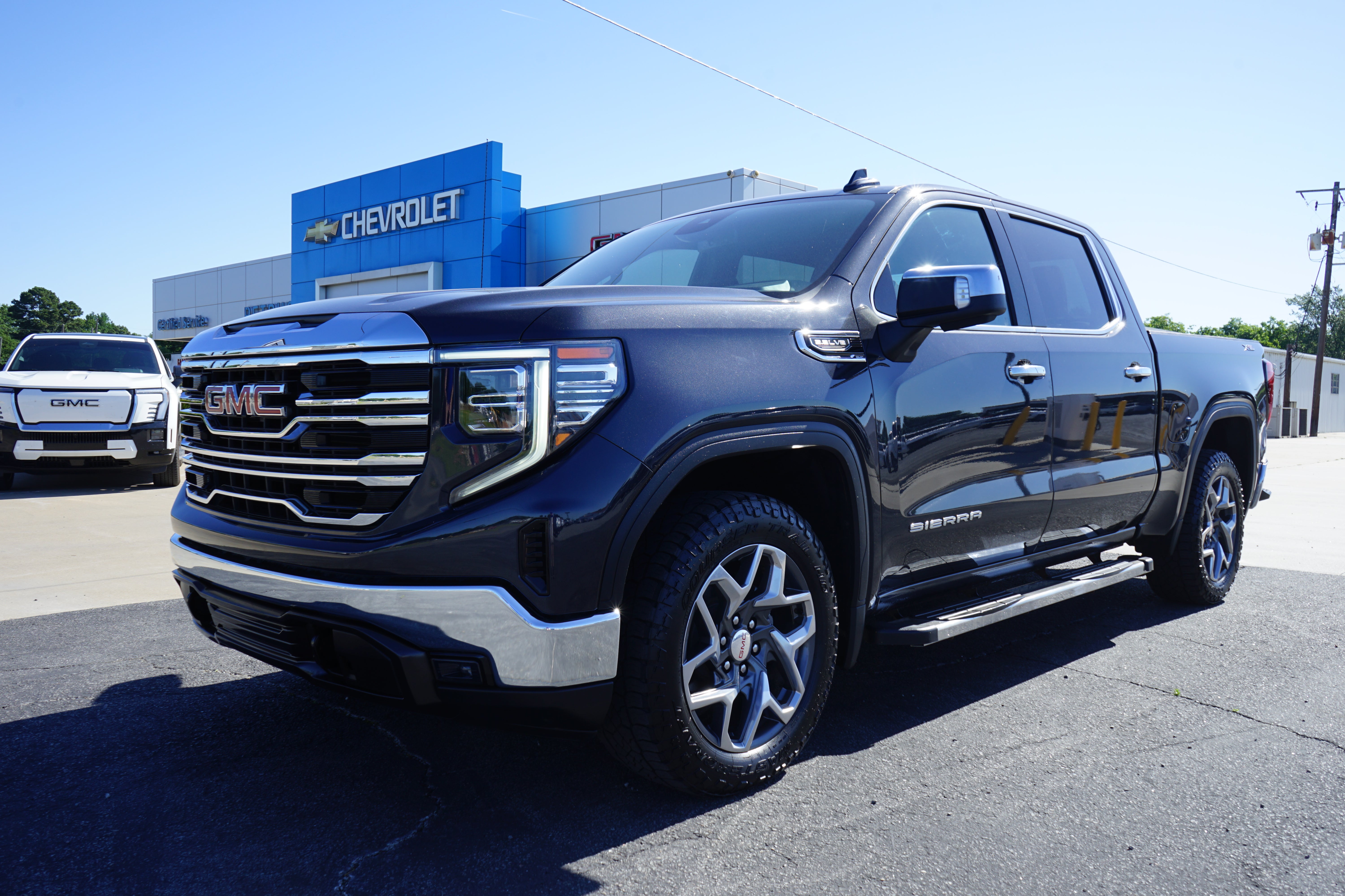 2024 GMC Sierra 4WD Crew Cab Short Box SLT's photo