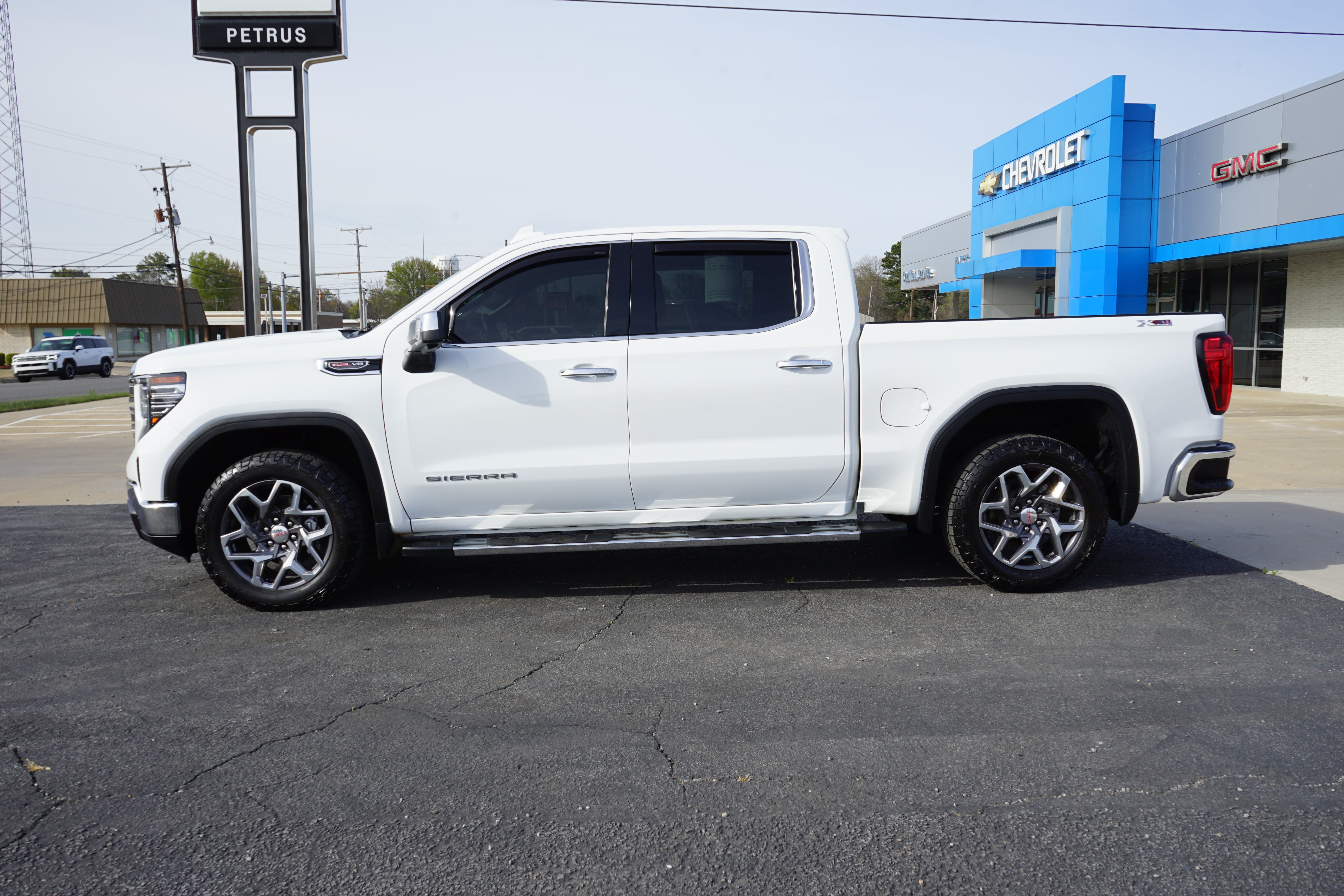 Used 2023 GMC Sierra 1500 SLT with VIN 1GTUUDEL6PZ168389 for sale in Little Rock