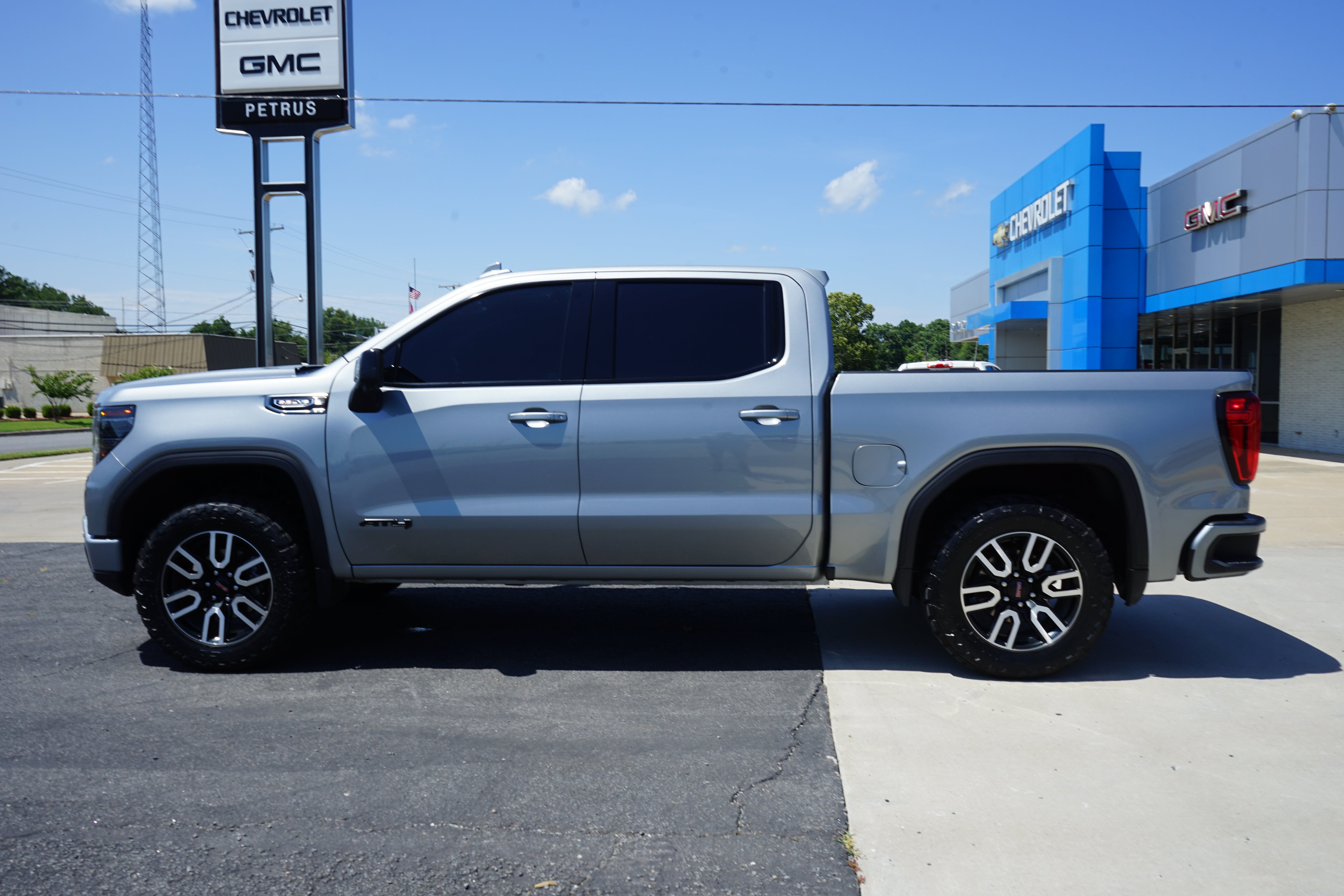 2023 GMC Sierra 1500 AT4