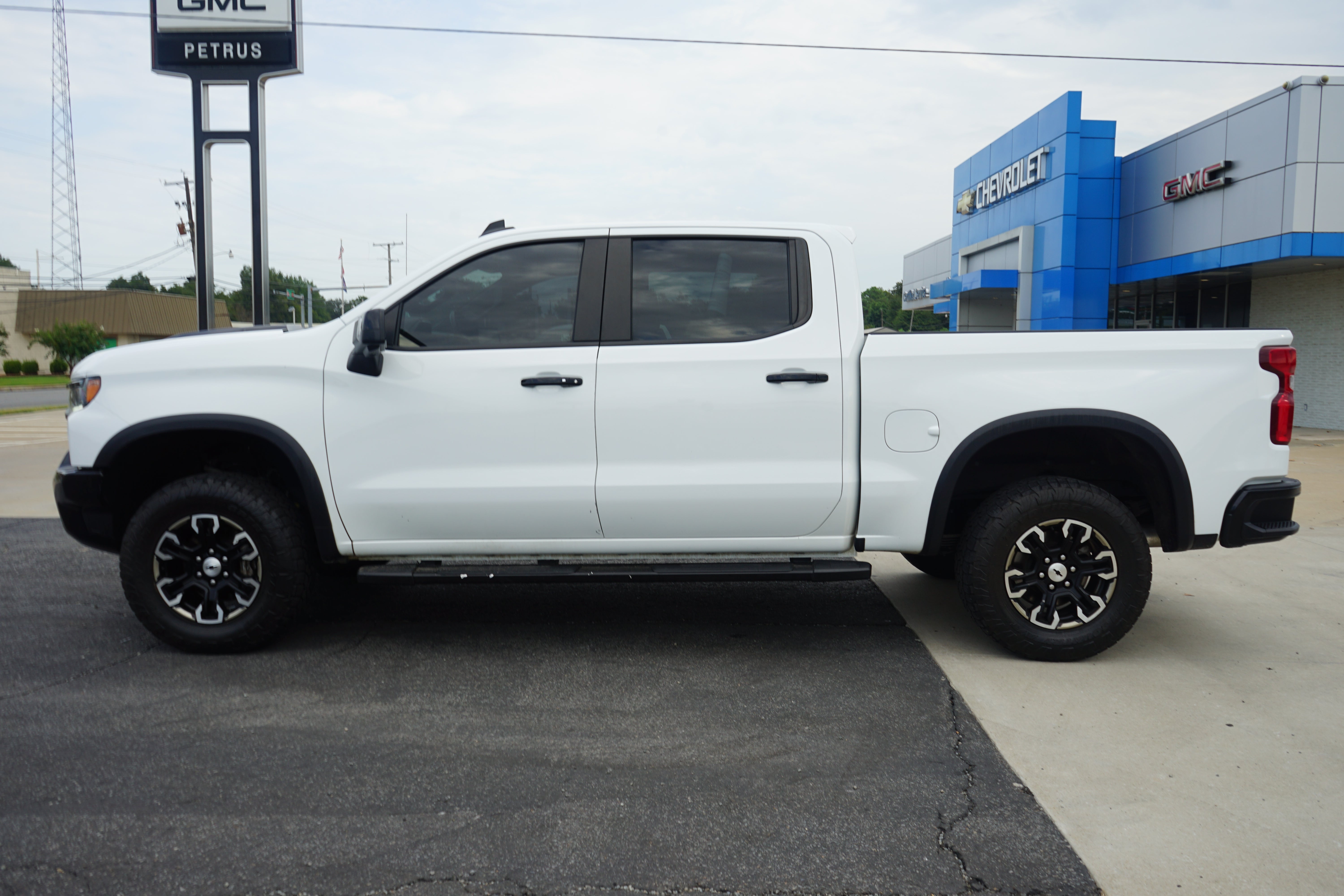 Used 2022 Chevrolet Silverado 1500 ZR2 with VIN 3GCUDHEL3NG682172 for sale in Little Rock