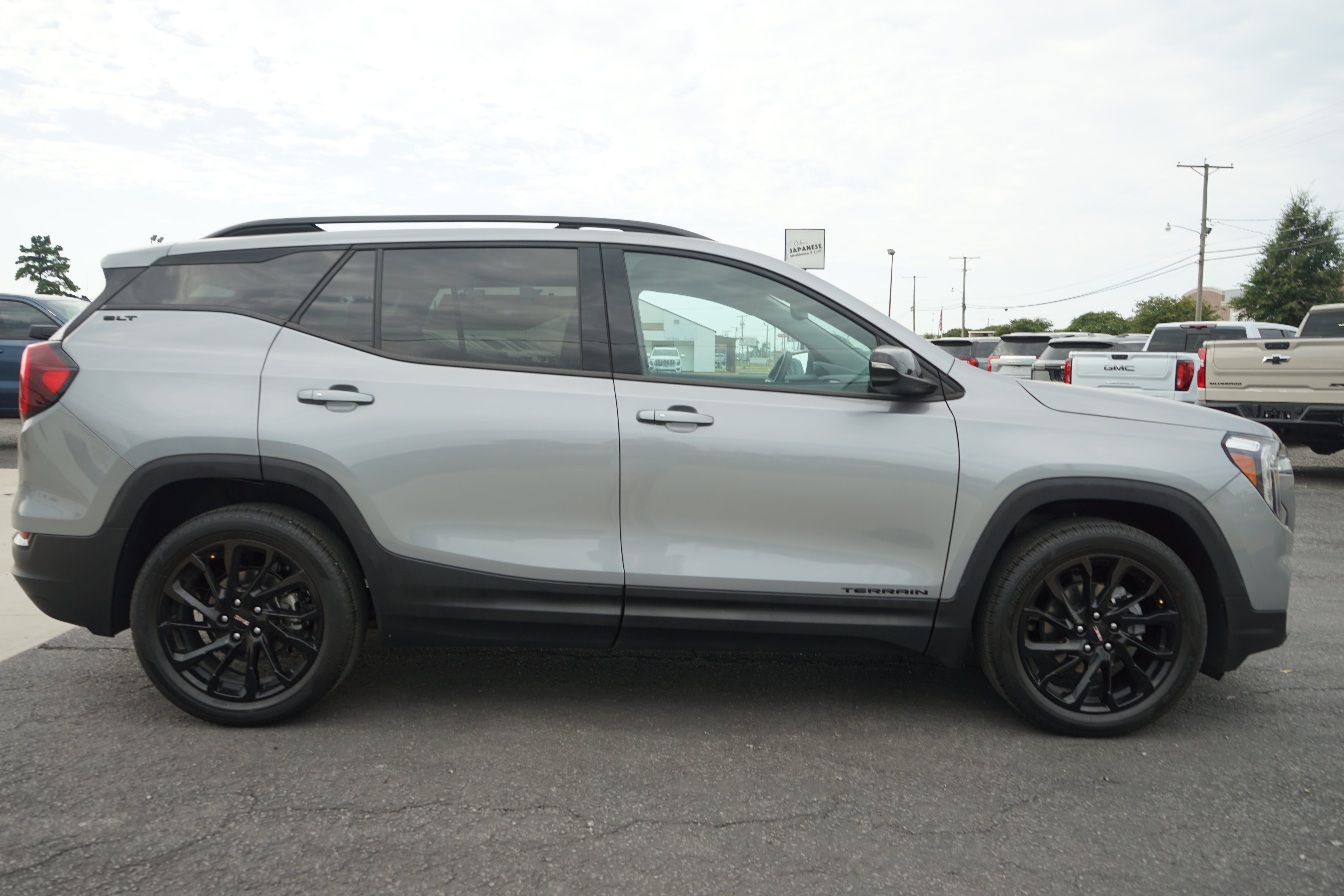 2023 GMC Terrain SLT