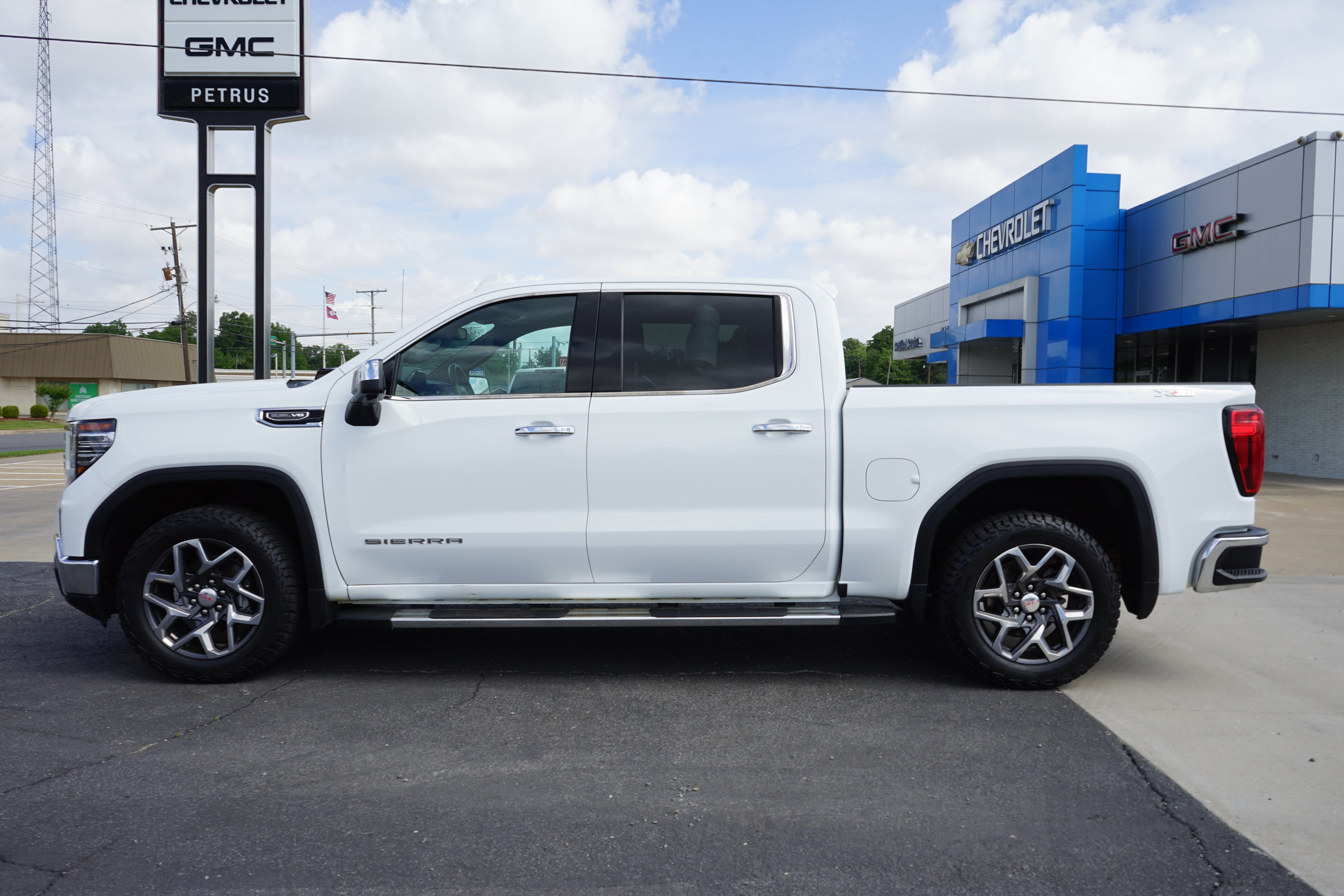 2024 GMC Sierra 1500 SLT