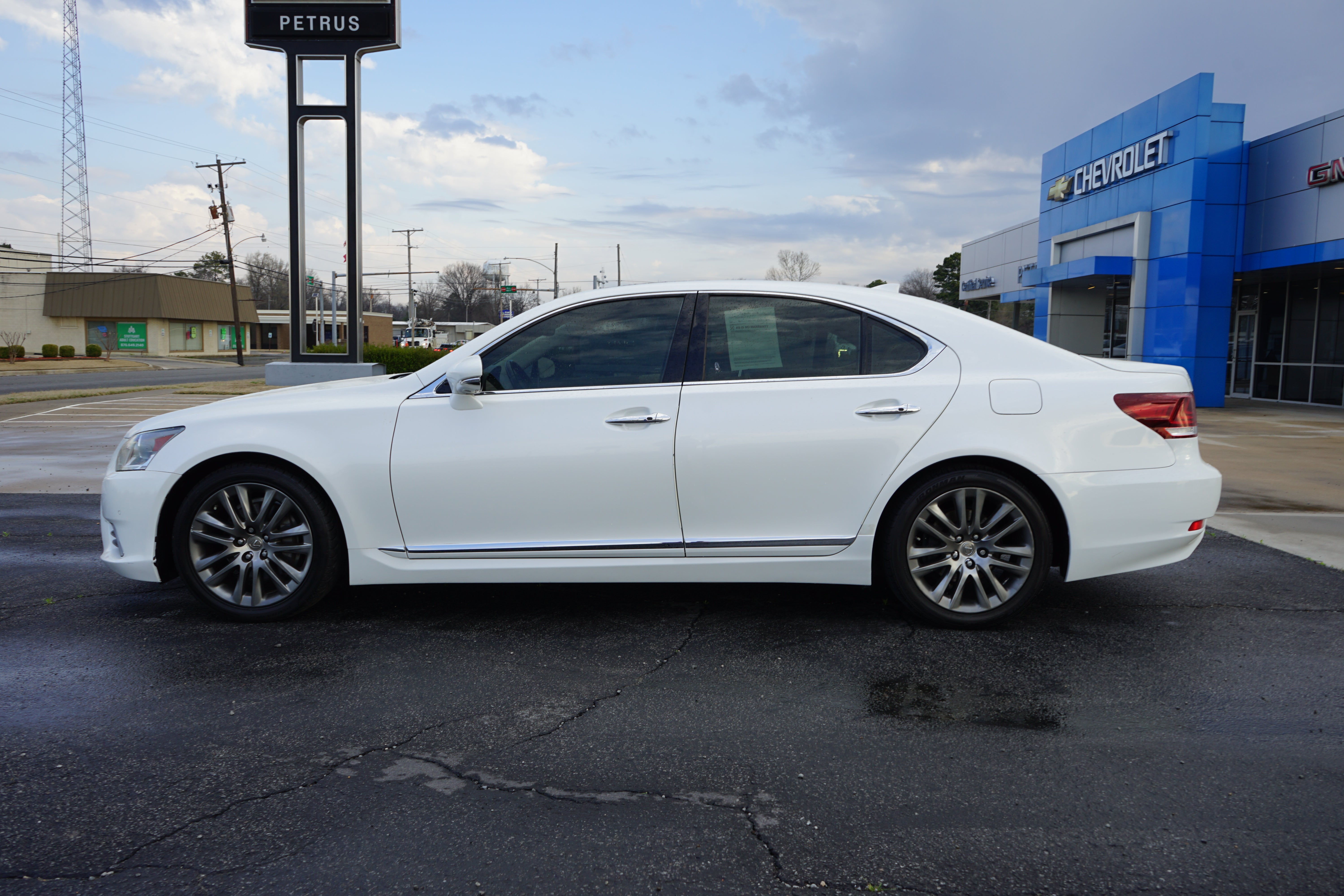 Used 2014 Lexus LS Base with VIN JTHBL5EFXE5130452 for sale in Stuttgart, AR